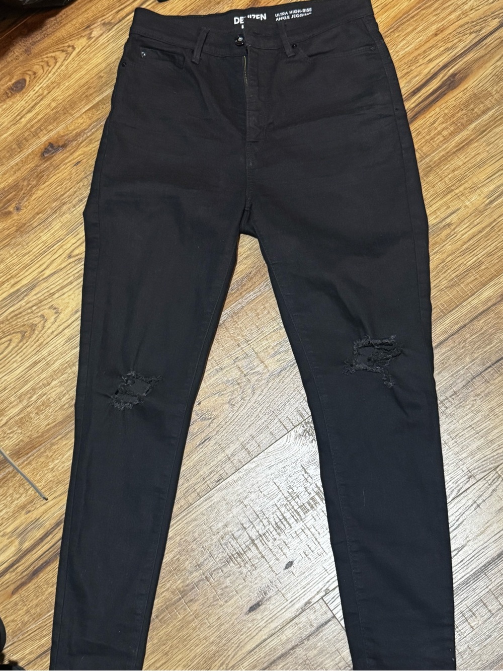 Denizen from Levi’s Ultra High‑Rise Ankle Jegging – Black (W29)